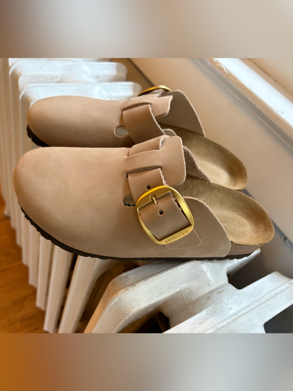 Boston Big Buckle Nubuck Leather in Sandcastle